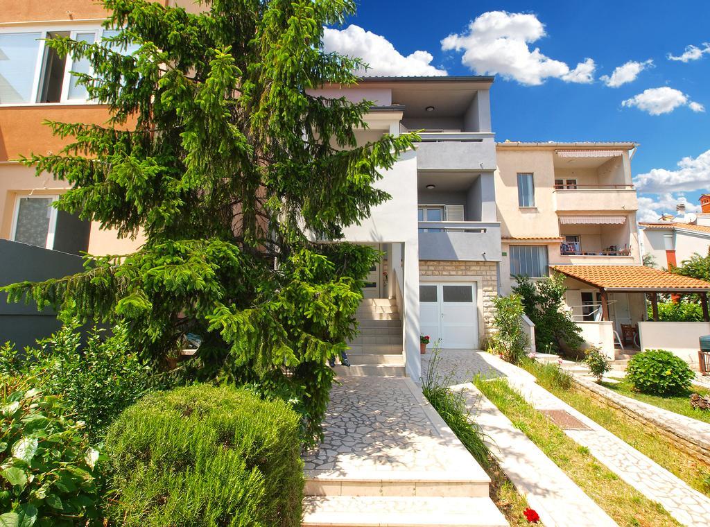 Apartments Nadija 1366 Pula Luaran gambar